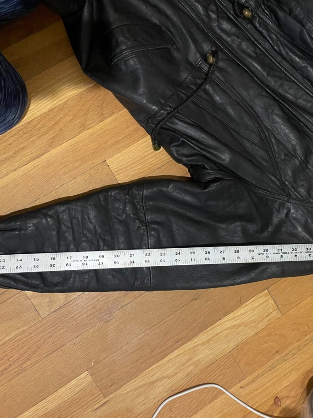 Leather Coat Size Large Snap accents Cinched waist - Picture 12 of 15